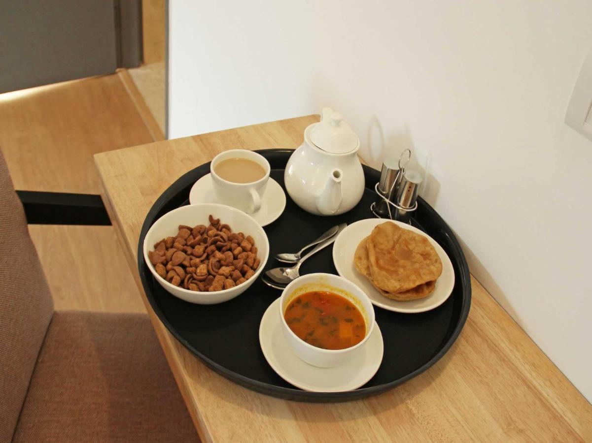 "Qlark White Palace By Oyo Rooms" photo 3
