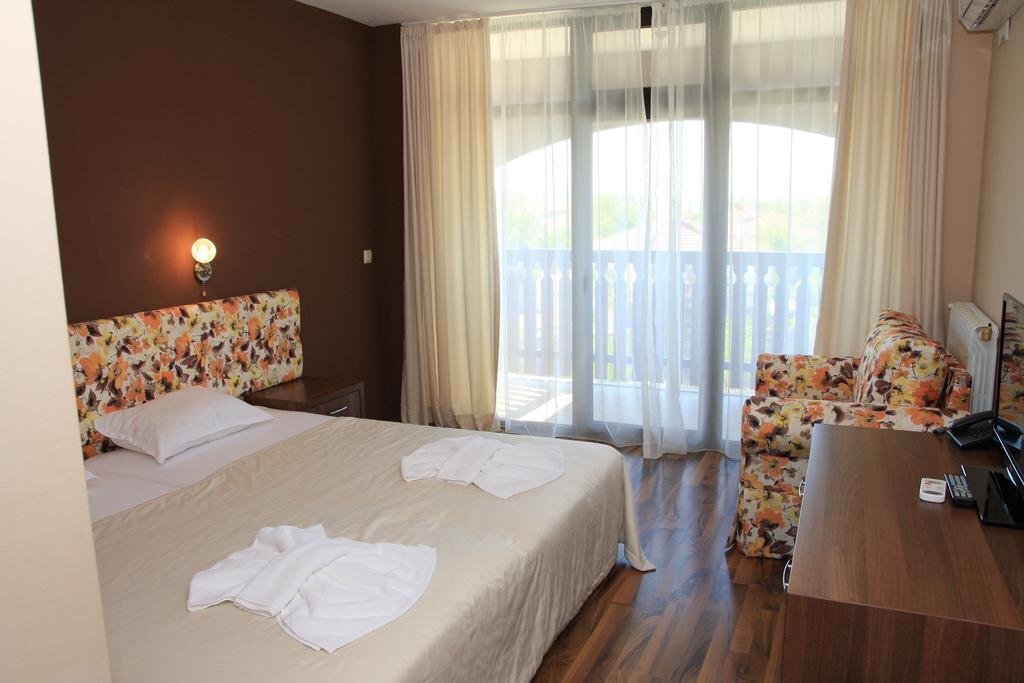Family Hotel Zvezda photo 4