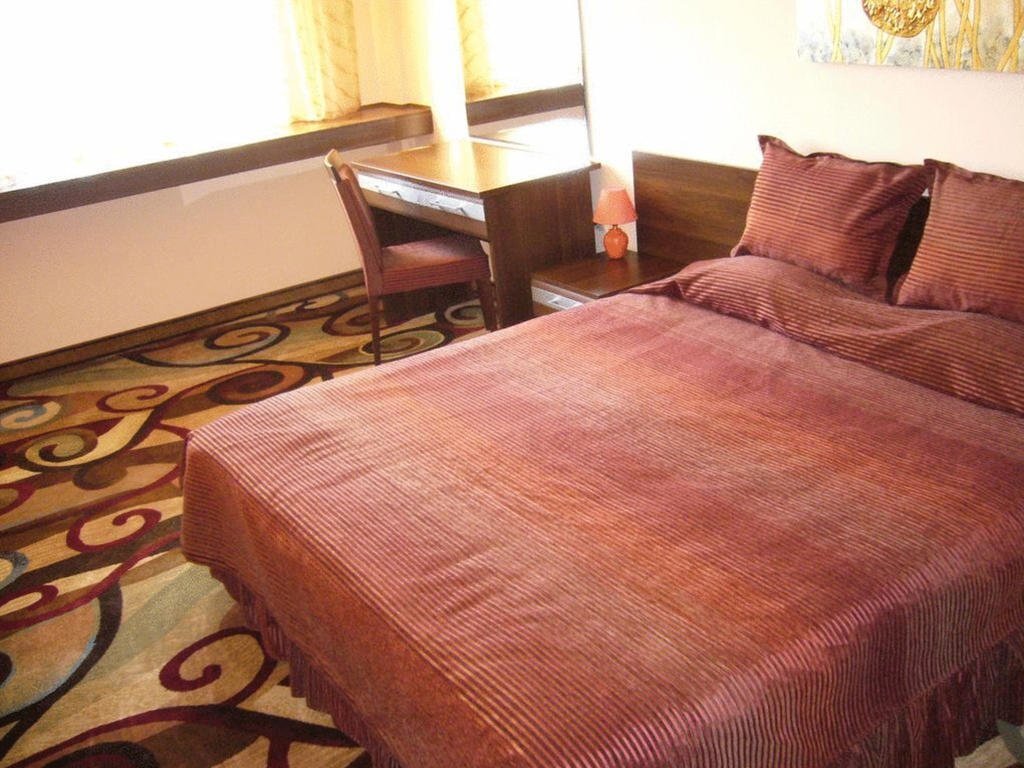 Hotel City photo 2