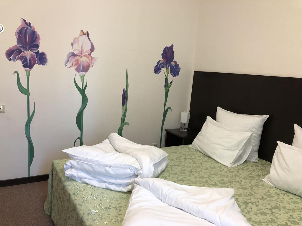 Iris Hotel photo 4
