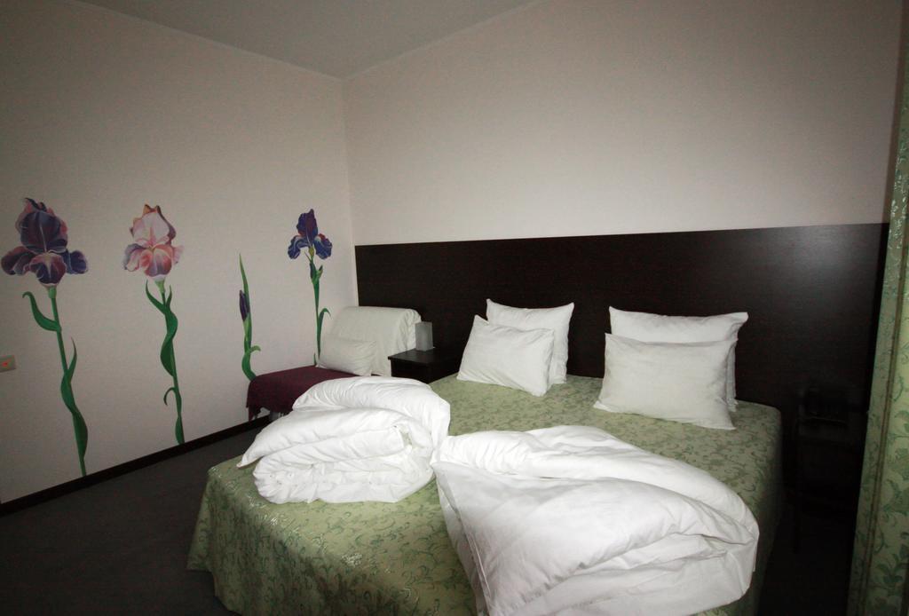 Iris Hotel photo 5