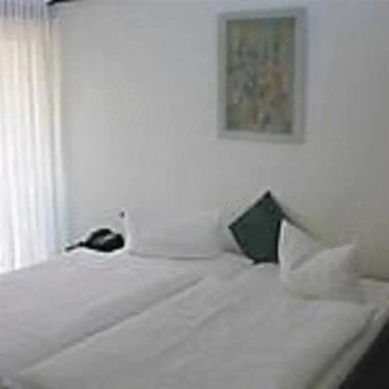 listing card gallery