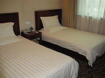 GreenTree Inn photo 2