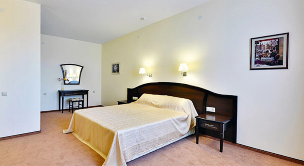 Lotos photo 3