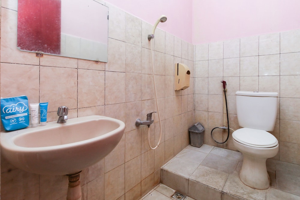 Airy Eco Wenang Sam Ratulangi 33 Manado photo 3
