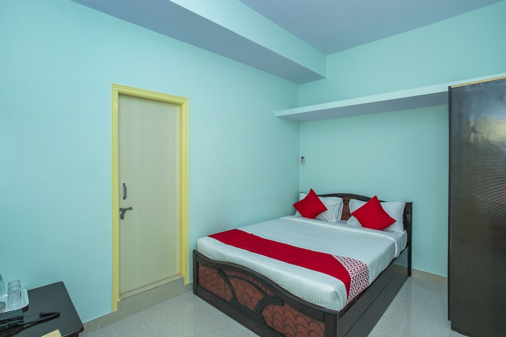 OYO 23030 Hotel Gtv Comforts photo 5