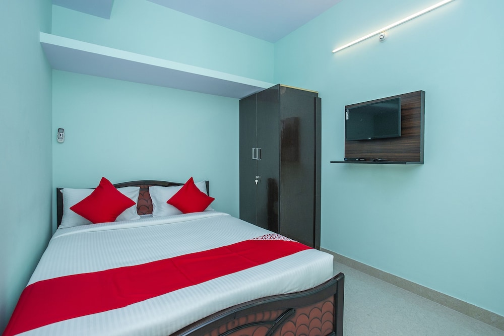 OYO 23030 Hotel Gtv Comforts photo 4