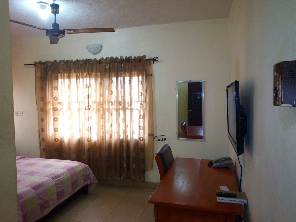 Peak-Olam Suites