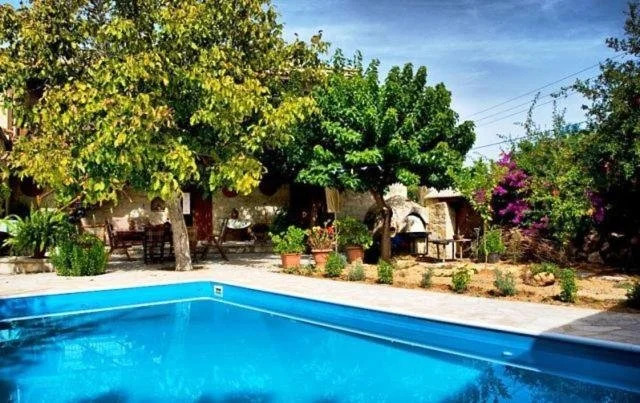 Narkissos Villa photo 2