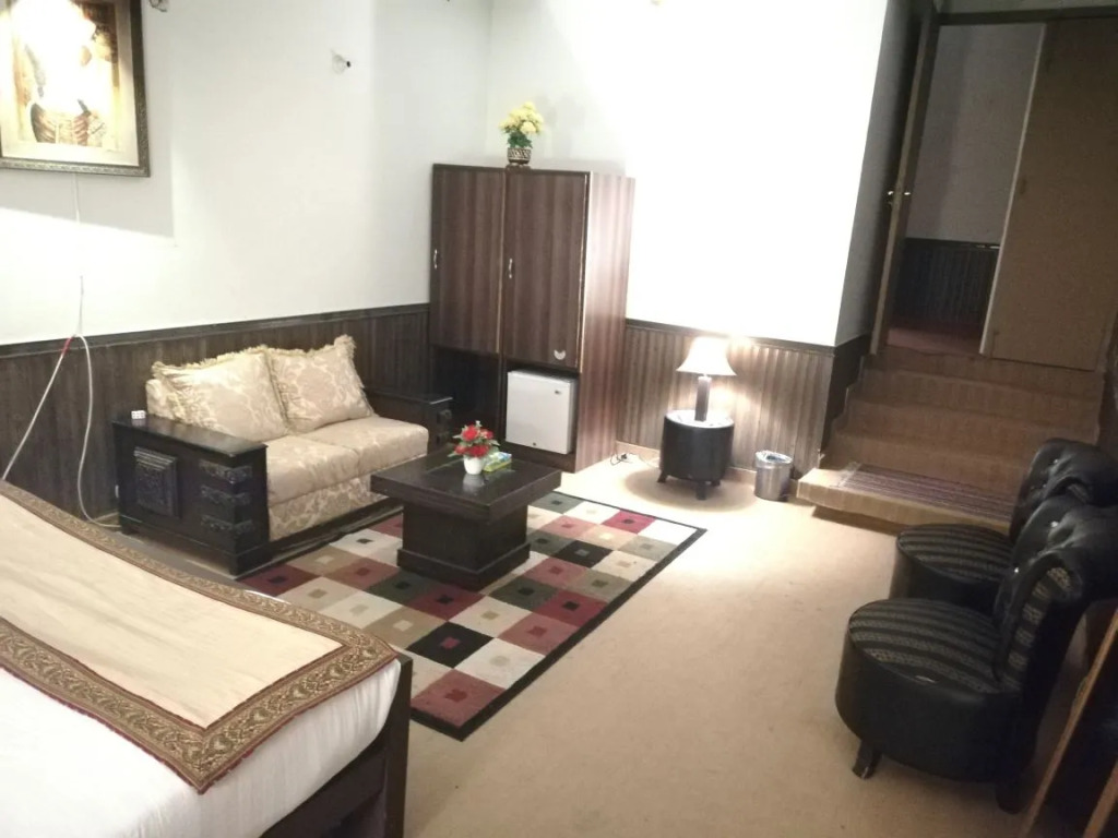 Lions Hotel Lahore photo 2