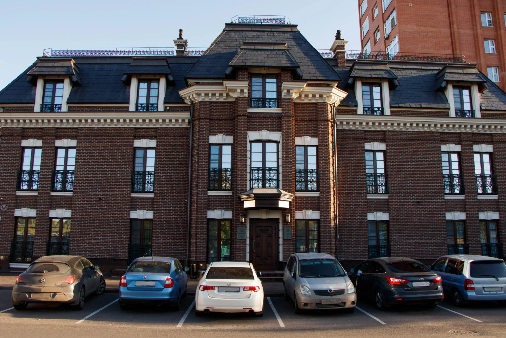 English Club Hotel