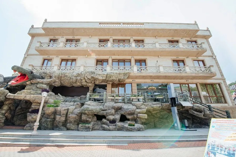 Dolphin Hotel photo 2