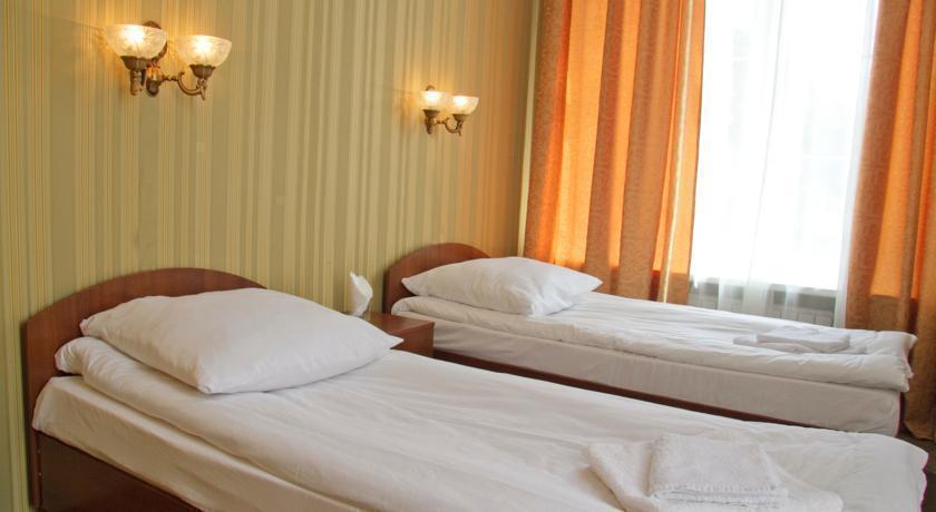 Holiday Hotel photo 2