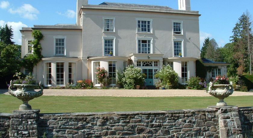 Glangrwyney Court photo 2