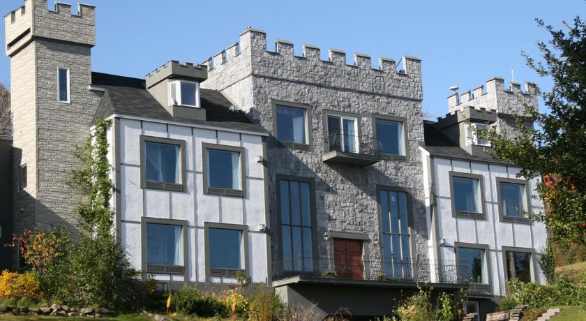 Castle Moffett