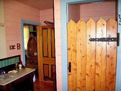 COLBY COTTAGES, WOORAGEE NEAR BEECHWORTH photo 2