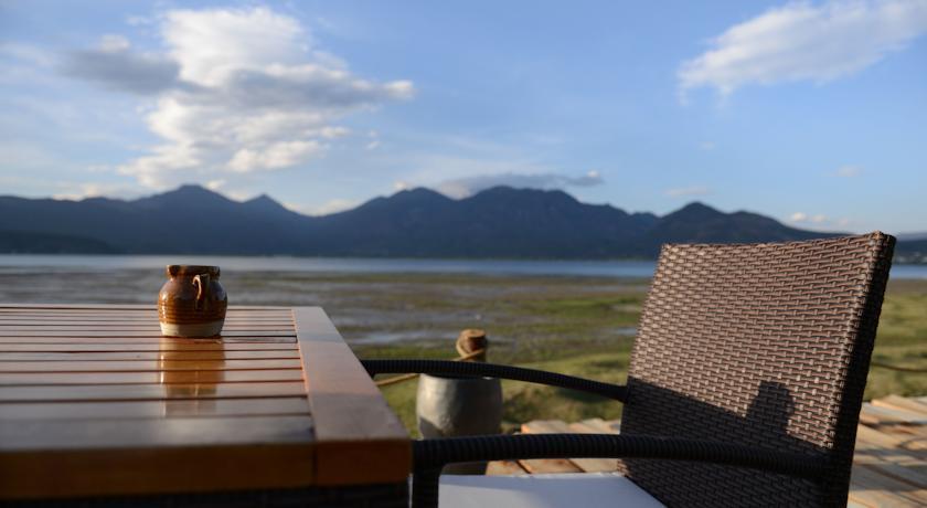 Lijiang Scenery Retreats Lake Front Villa Resort
