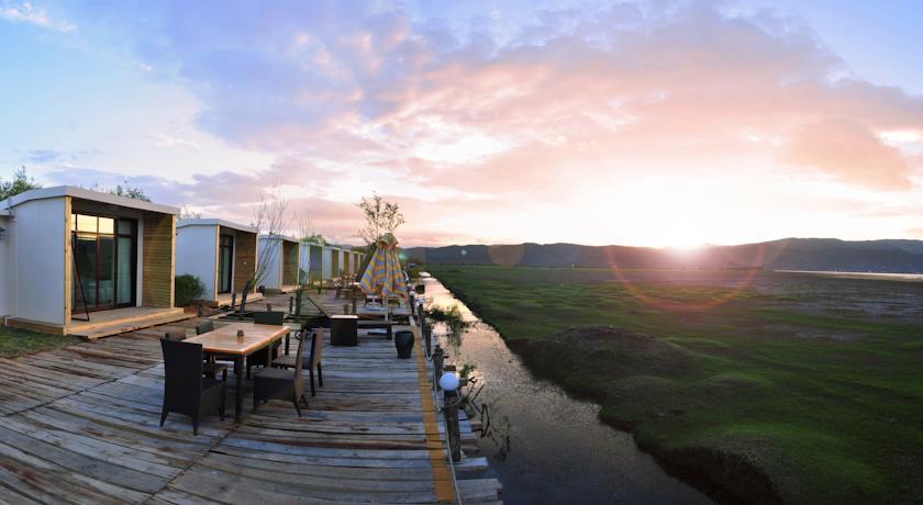 Lijiang Scenery Retreats Lake Front Villa Resort photo 4
