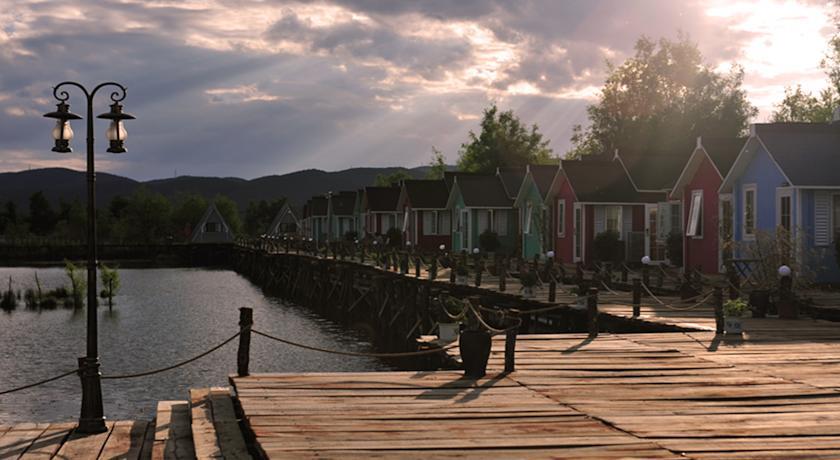Lijiang Scenery Retreats Lake Front Villa Resort photo 5