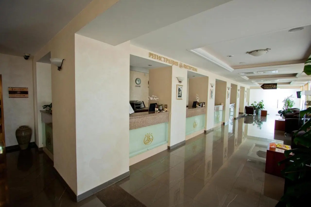 Grand Hotel East