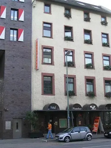 Central photo 2