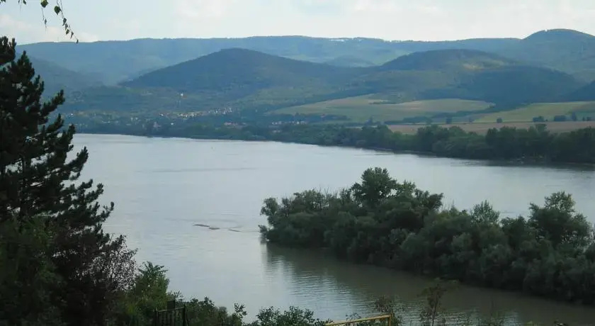 DunaKanyar ApartmanHáz