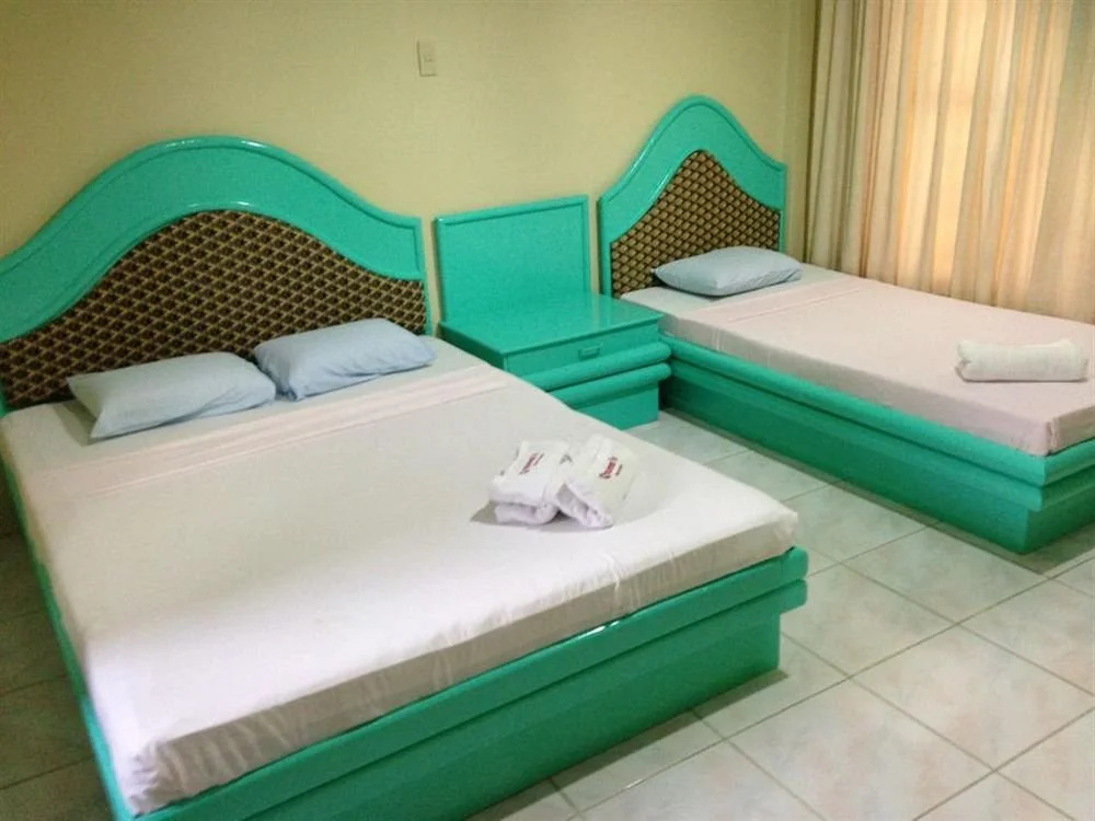 Queens Beach Resort photo 2
