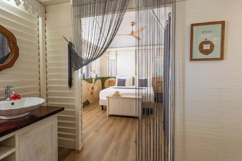 Opoa Beach Hotel photo 5