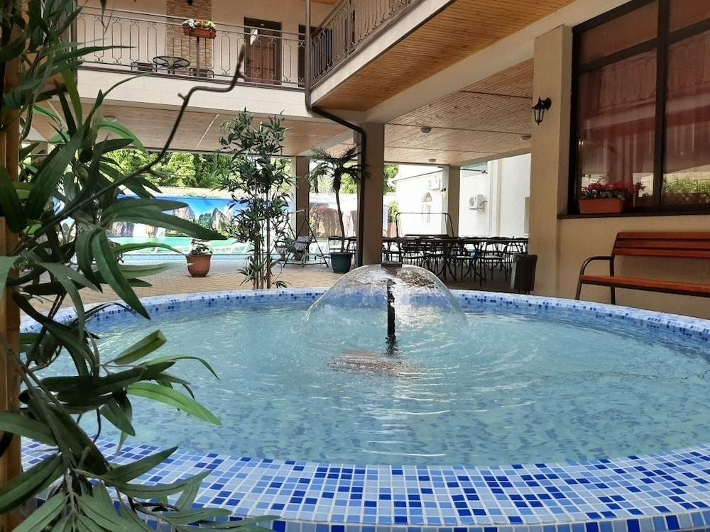 Atrium photo 3